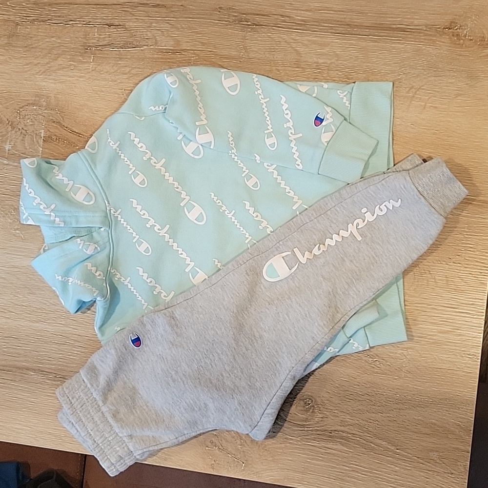 Champion girls size 5 matching hoodie and sweatpants